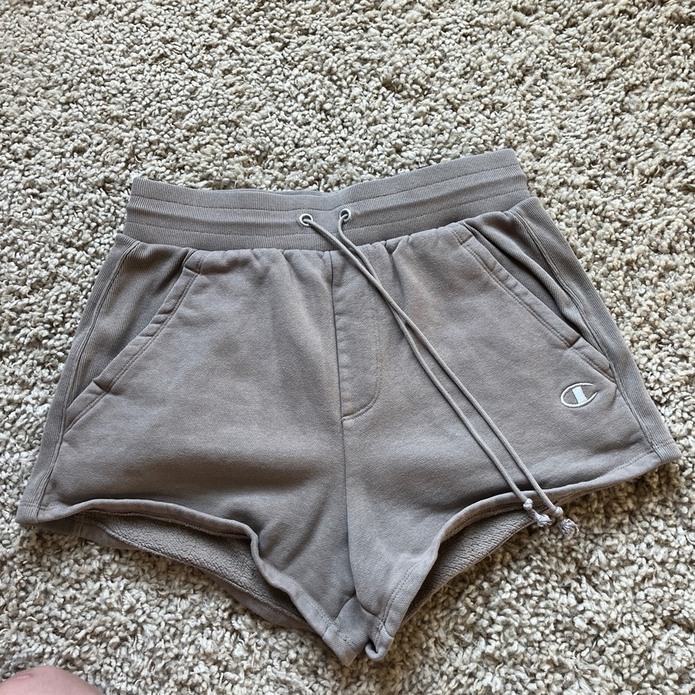 Champion size medium tan shorts